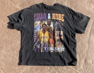 Used 90s Themed Grace Court Co Lakers Kobe Bryant & Shaq Graphic Shirt Size XL - Bild 1 von 2
