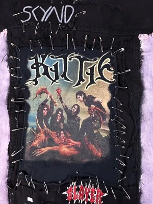 Chaleco Punk Rock Heavy Metal Vintage Hecho a Medida? Tachuelas 56 pasadores de seguridad ¡Mira por favor! Foto 1 de 4