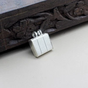 Contenitore con ciondolo medaglione in argento artigianale (apribile) - Foto 1 di 5