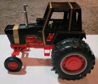 Tractor Caballero Negro 1/16 Case 1170 con Doblees, Edición Coleccionista Foto 1 de 4