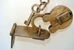 small box catch hasp 4" latch old style solid brass DOOR heavy & padlock keys B - Bild 1 von 9