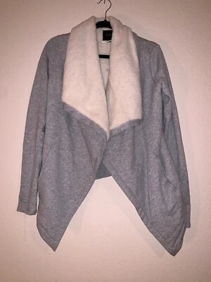Chaqueta GUESS by MARCIANO Drape Frontal Gris Blanco Difuso Forrada Sherpa Talla XS 2 4 Foto 1 de 4