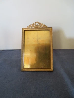 ancien cadre photo en bronze décor couronne de laurier  18.3 cm poser, suspendre - Photo 1/4