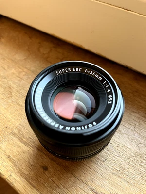 Fujifilm Fujinon XF 35mm f/1.4 Lens with Hood and Caps - Bild 1 von 4