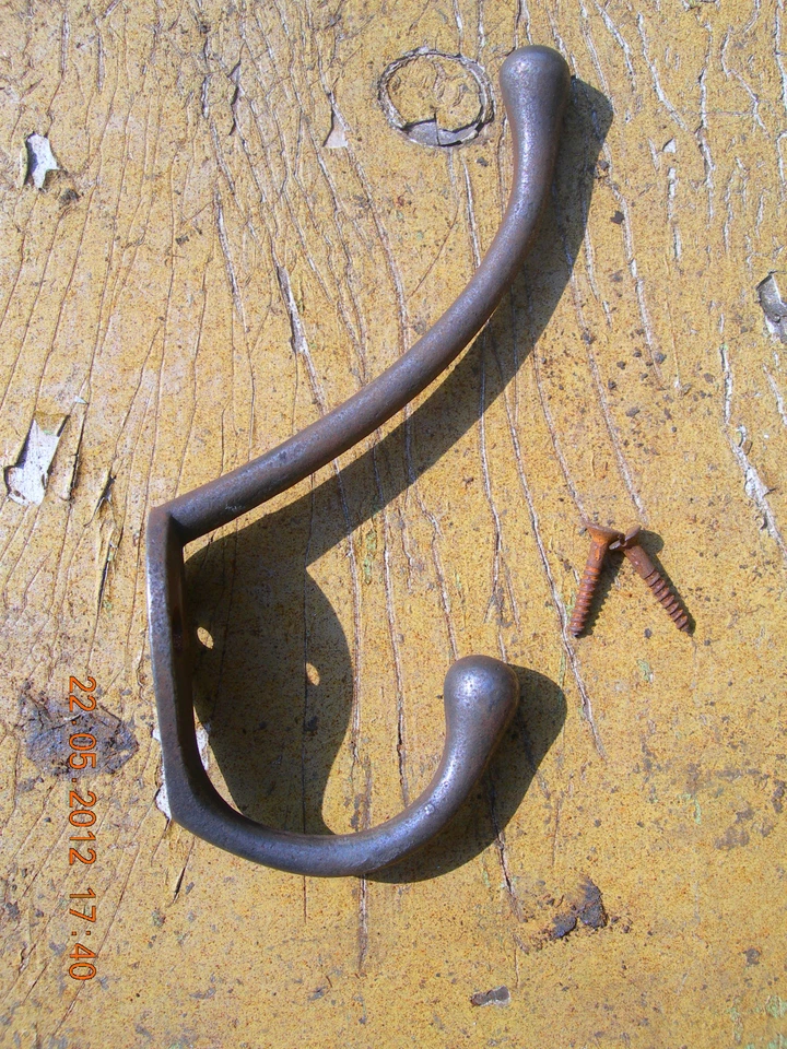 10 x 1950's Style ~ Retro Cast Iron Coat Hooks ~ - Image 1 of 1