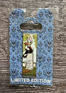 Disney WDI Haunted Mansion Stretching Room Portrait Daisy Duck Pin LE300 - Bild 1 von 1