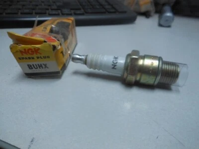 Bujías NGK nuevas para: Kawasaki 69-72 H1 67-71 A1 A1SS 69-71 A7 A7SS BUHX Foto 1 de 4