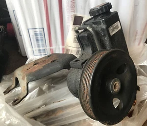 95 96 97 98 99 Chevy S10 GMC S15 Truck 2.2L 4 Cyl Power Steering Pump - Picture 1 of 3