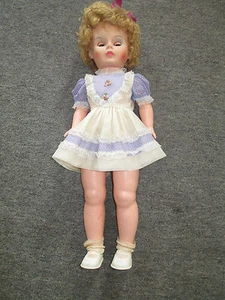 23 Zoll Vintage Plastikpuppe, weiches Kunststoffgesicht, schließende Augen - Bild 1 von 4