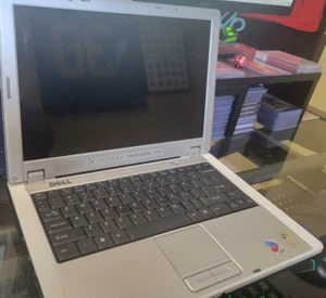 Dell Inspiron 700m Laptop Untested Parts Intel Pentium M 1.8GHz, Windows XP - Picture 1 of 4