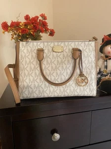 Nagelneue Michael Kors Tasche Schultertasche - Bild 1 von 11