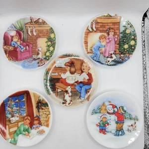 Vintage Hallmark Christmas Ornaments Collectors Plates set of 5 1988 to 1992 - Picture 1 of 8