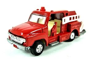 Camión de Bomberos Tomica Isuzu No. 68 1:81 Diecast Japón Rojo Blanco Escaleras e Interior - Imagen 1 de 8
