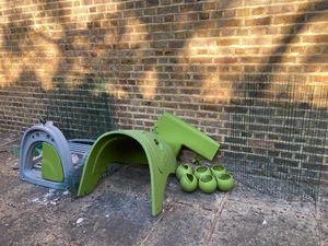 Omlet Eglu Classic Chicken Coop in Green. Good Used Condition. - Picture 1 of 1