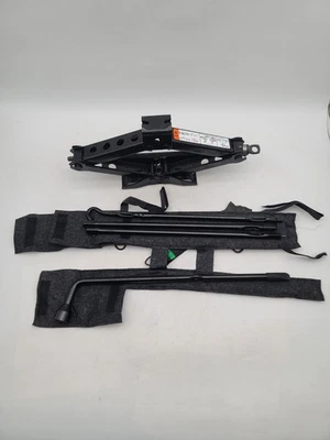 Kit de gato de tijera de herramientas de emergencia Ford F-150 2004-2015 con estuche de tela OEM Foto 1 de 4