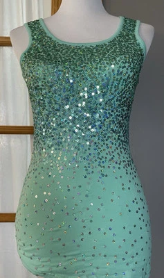 Camiseta sin mangas Y2K Rue21 con lentejuelas Cami XS verde brillante romántica ropa de club caprichosa Foto 1 de 4