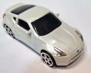 Maisto White 2009 Nissan 370Z - Loose - Picture 1 of 2