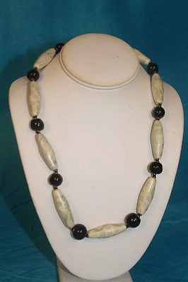 NOVO - KAZURI 22" Colar de Contas Queda Livre Arco-íris sku #1729 - Imagem 1 de 4