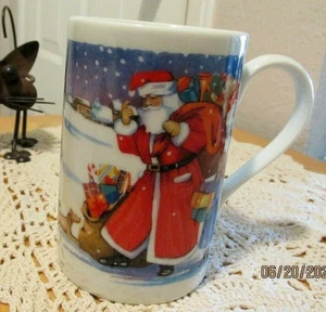 Beautiful Vintage Christmas Cup by DUNOON "Santa Claus" by Ruth Boden - Scotland - Picture 1 of 6