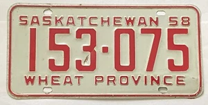 Placa de matrícula única 1958 Saskatchewan Canadá #153-075 provincia del trigo lote 2 - Imagen 1 de 2