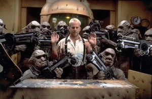Bruce Willis as Korben Dallas The Fifth Element 1997 Photo - CL0640 - Picture 1 of 1