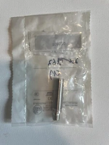 IFM Efector IGT002 Inductive Proximity Switch - Picture 1 of 2