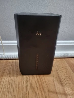 Used Motorola MG8725 DOCSIS 3.1 Multi-Gig Cable Modem & WiFi 6 AX6000 Router - Image 1 of 3