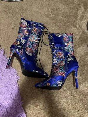 Botas Stilletto Azul Floral Satinado Foto 1 de 4