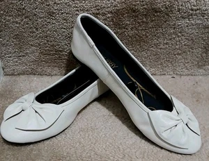Vintage Sam & Libby, White "Ballet Chelsea Flats " - Women's  7B.  NWT.  - Picture 1 of 16