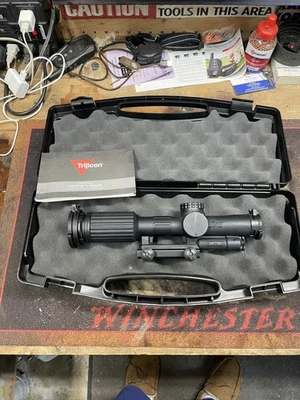 Светодиодный оптический прицел для винтовки Trijicon #VC16-C-1600006 VCOG 1-6x24 300 BLK с подсветкой прицельной сетки - Изображение 1 из 4