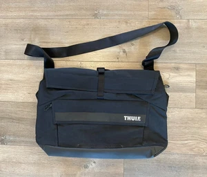 Bolsa de mensajero para computadora portátil y iPad Thule de 6 compartimentos antidesgarro - Imagen 1 de 5
