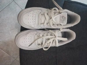 Nike Air Force 1 donna ragazzi GS bianche scarpe sneakers 35 36 37 38 39 basse - Foto 1 di 3