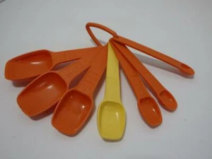 Vintage Orange Yellow Tupperware Measuring Spoons Complete - Picture 1 of 2