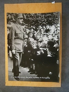 Photo guerre 39-45 libération: Général de Gaulle et les orphelins de Guingamp - Imagen 1 de 2
