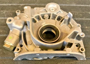 Genuine Volkswagen Engine Oil Pump - 069115105 / 069115109 - For Audi 5000 I5 - Picture 1 of 9