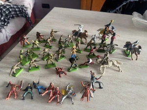Lotto soldatini in blocco Britains Deetail Herald Starlux anni 70 da collezione - Picture 1 of 23