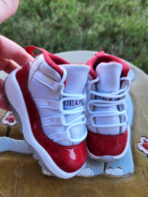 Jordan Retro 11 "Cherry" niño pequeño 5C Foto 1 de 4