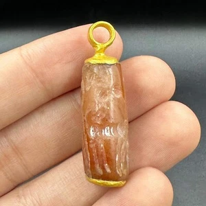 Antiguo colgante dorado de ágata casi oriental cilindro de cornalina intaglio - Imagen 1 de 8