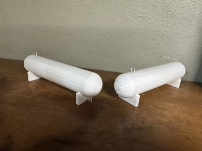 2 Nh3 Bulk Tanks 1/64th Scale - Image 1 of 2
