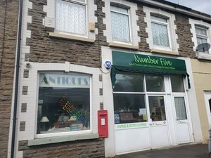 Investment Opportunity-Shop And Accommodation With 4 Bedrooms 2 Bathrooms Etc - Picture 1 of 24