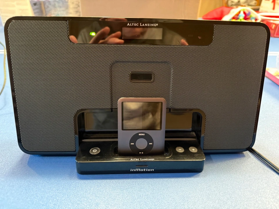 Altavoz portátil de carga Altec Lansing InMotion IM600 iPod Foto 1 de 2