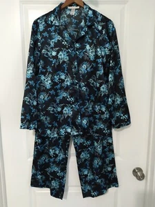 California Dynasty Long Sleeve 2 Piece Pajama Set - Size M - Silky Satin Feel - Picture 1 of 2