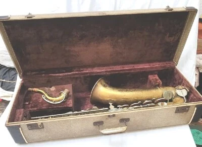 Martin Brass Tenor Committee 1937 Handcrafted no 137666  Saxophone  Hard Case - Image 1 of 4