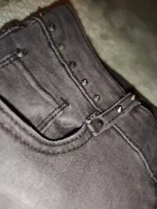 Destroyed Look Skinny Jeans Nieten - Bild 1 von 3