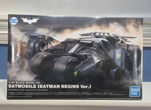 BANDAI BATMOBILE [BATMAN STARTS VER) 1:35 Sealed Model Kit 5062164 ~ Neu - Bild 1 von 2