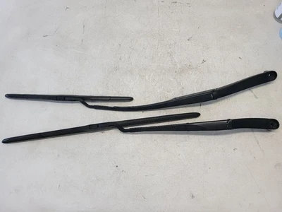 2017 2018 2019 2020 2021 2022 HYUNDAI IONIQ WINDSHIELD WIPER ARM PAIR 98321G2000 - Image 1 of 4