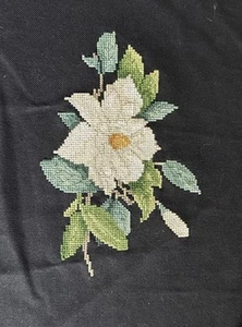 Vintage Completed White Magnolia Flower Needlepoint Cross Stitch Piece - Imagen 1 de 11