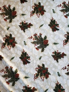 Mantel XL de Sam Hedaya 118" x 59" Navidad Acebo Pino Conos - Imagen 1 de 5