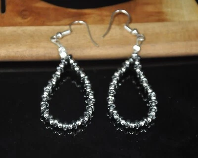 Teardrop Orecchini Pendenti, Argento Perline e Nero Catena, Tonalità Gancio - Immagine 1 di 2