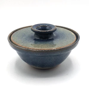 Plato de baratija con tapa de cerámica artística Briston para hacer huevos cocina esmalte azul firmado 5,5" - Imagen 1 de 8